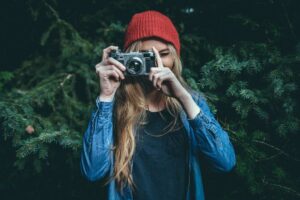 hand-girl-hair-camera-photographer-pine-14200-pxhere.com